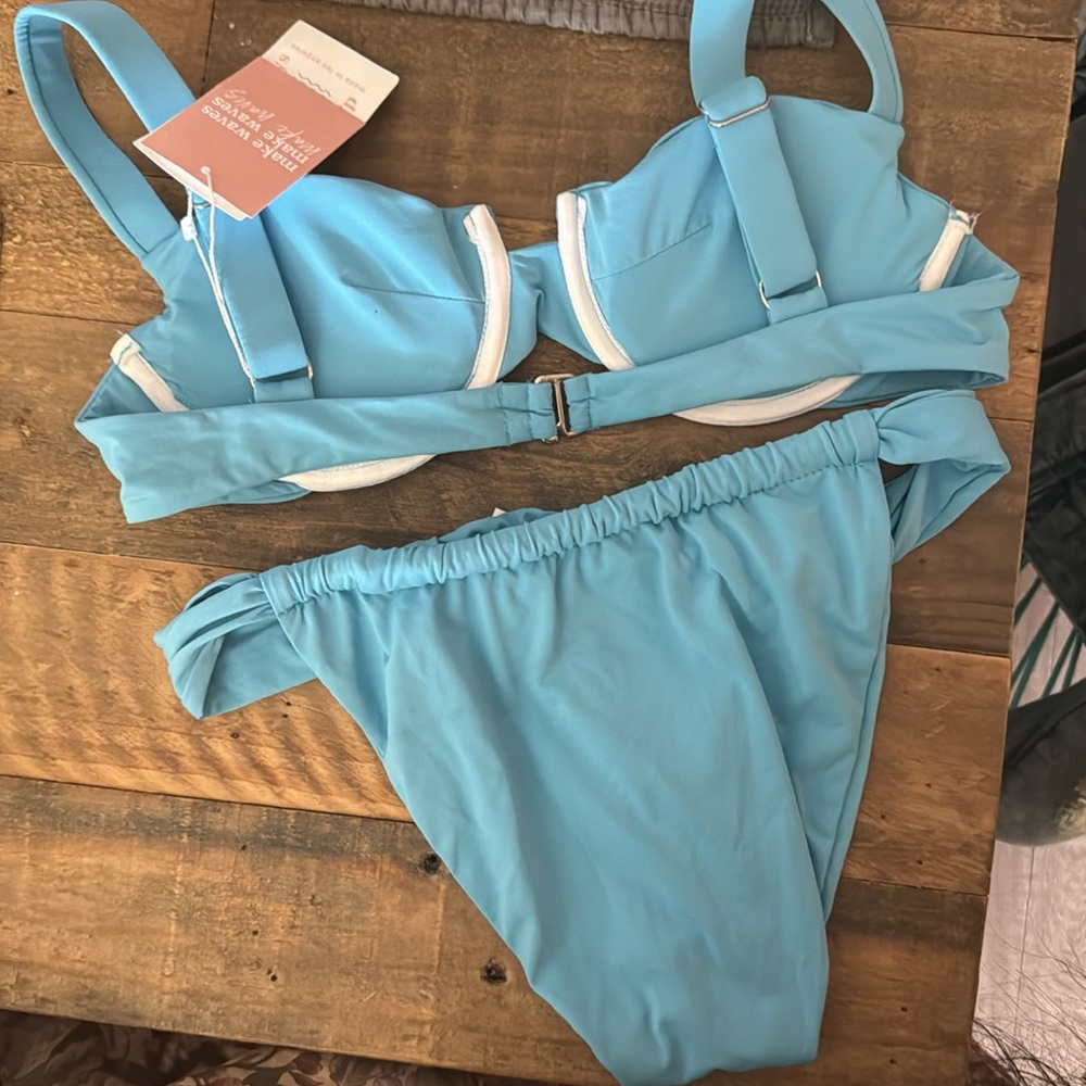 Bikini - Picture 2 of 2